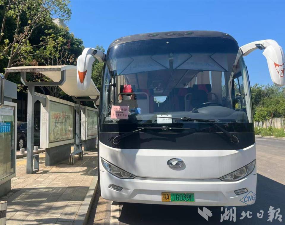 ZuHBI, 发车时间也, 记者黄洁如