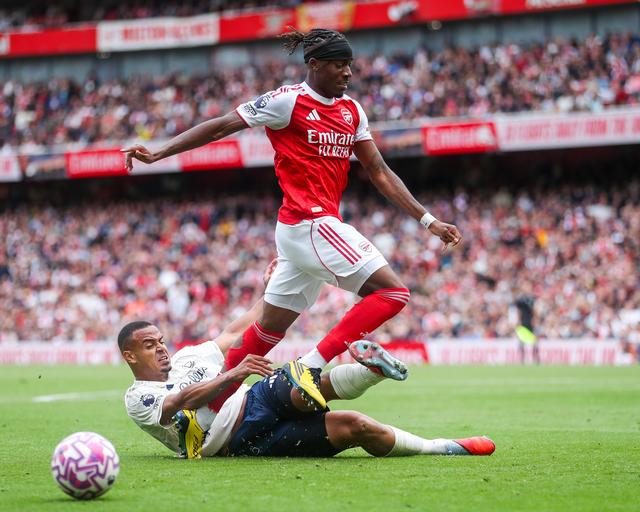 杜埃凯均在, 克逊和阿森